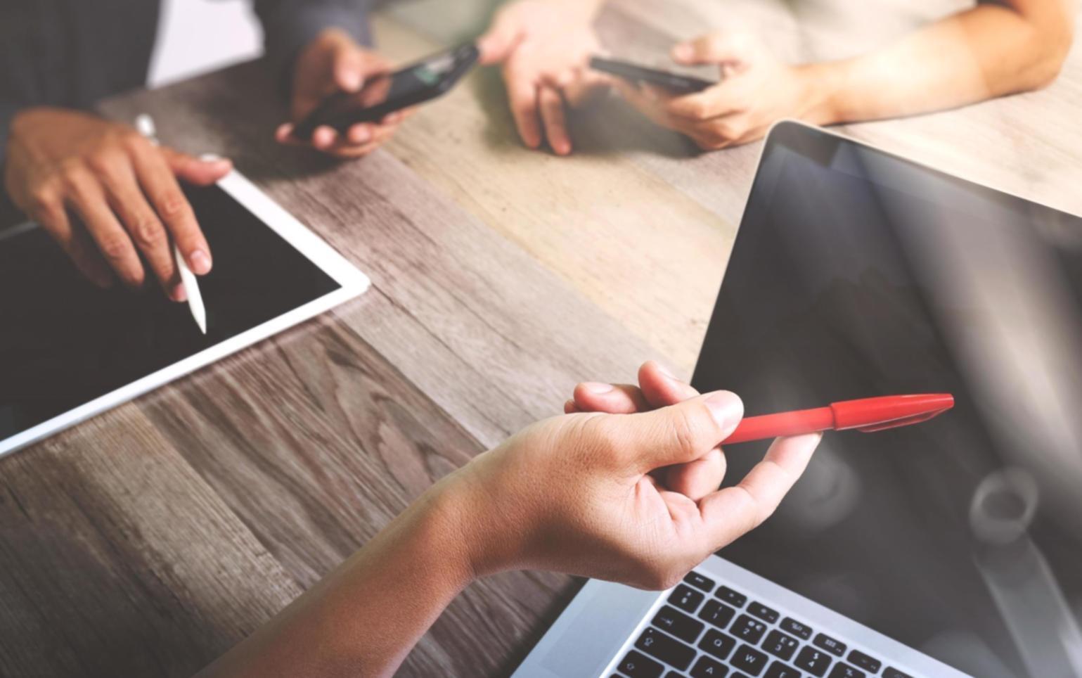 Formation en développement web avec outils professionnels