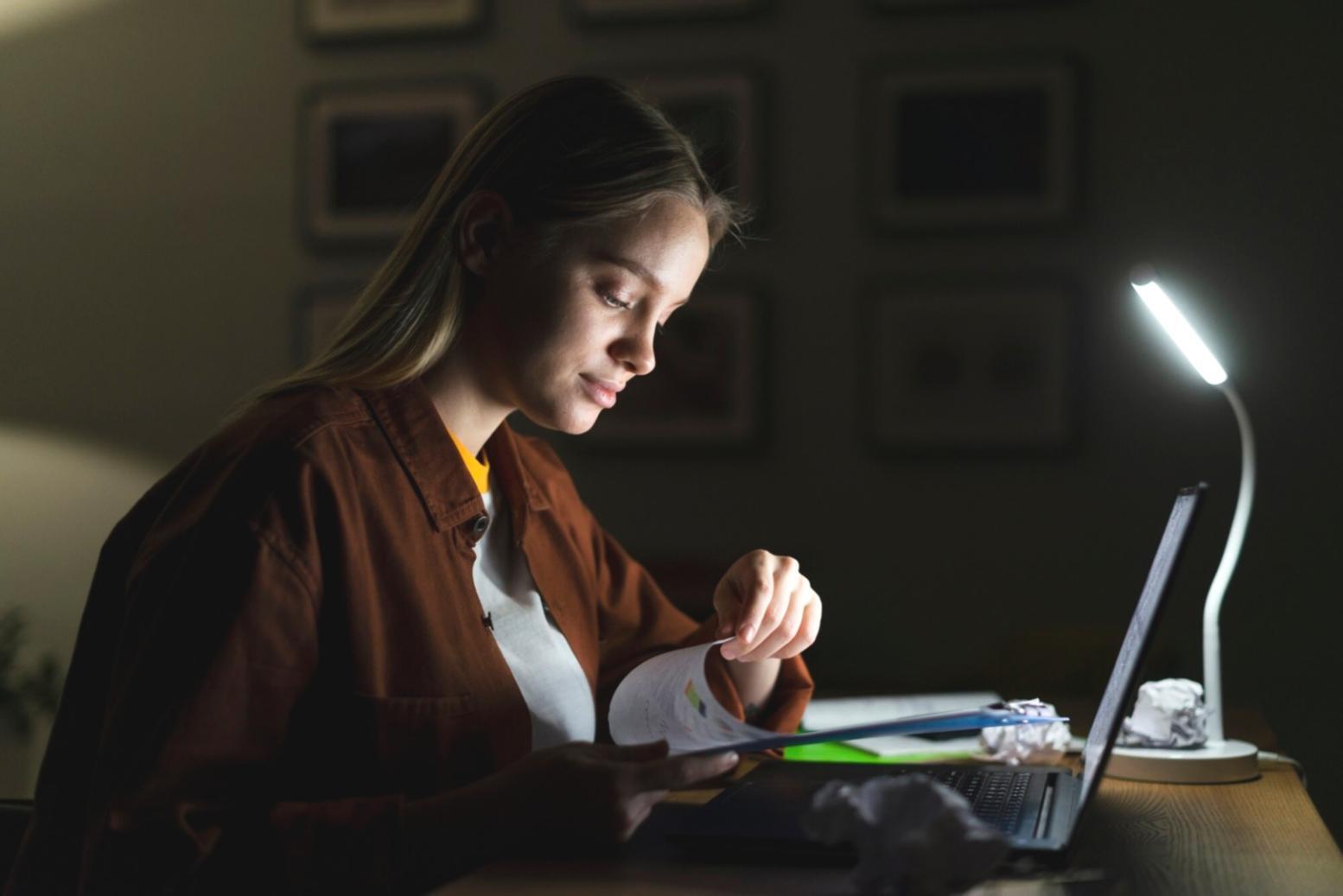 Écran d'ordinateur avec code et documentation technique