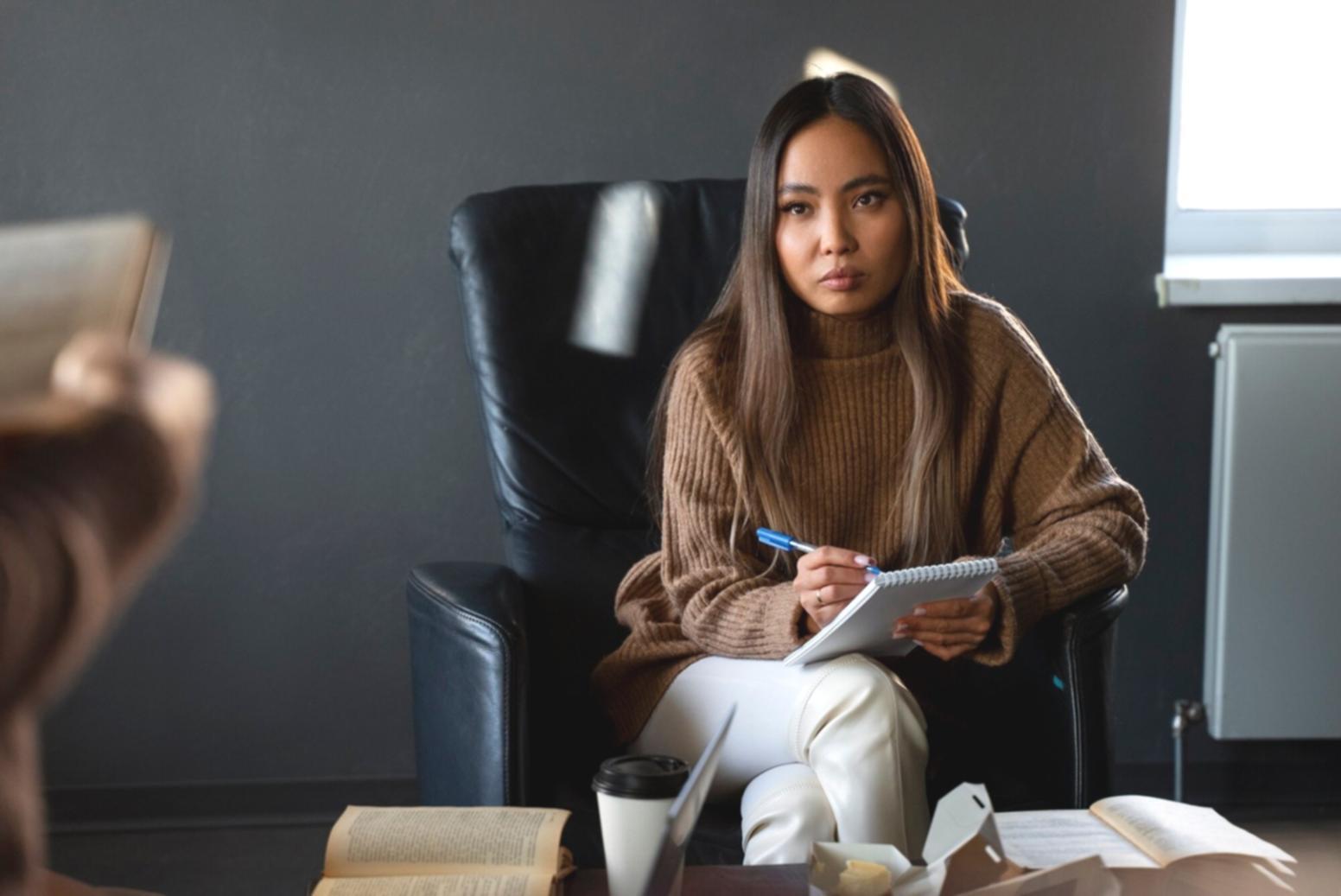 Étudiant travaillant sur interface de design web